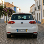 Plaque immatriculation portugaise - sur voiture vue de dos - paysage portugais