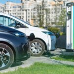voitures électriques à la borne
