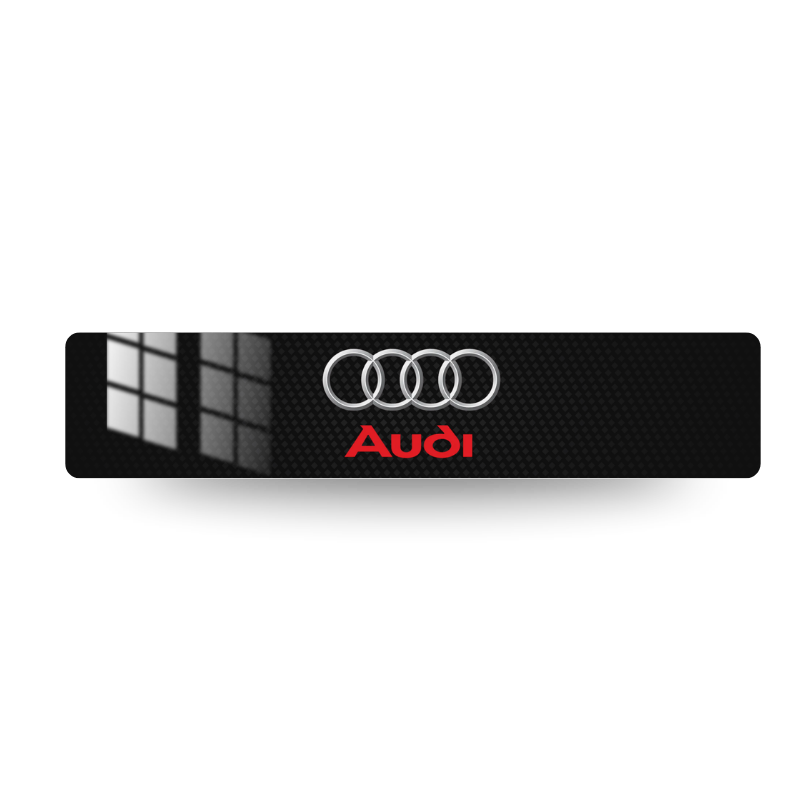 Plaque d'immatriculation décorative Audi Logo Chrome Rouge Carbone, anneaux Audi effet chrome et nom Audi rouge centrés sur fond carbone noir